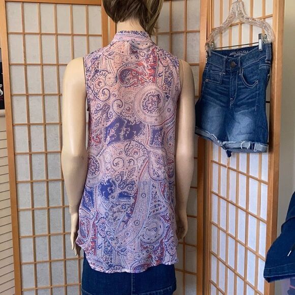 3/$20 H&M Sleeveless Buttondown with Collar - Picture 4 of 8